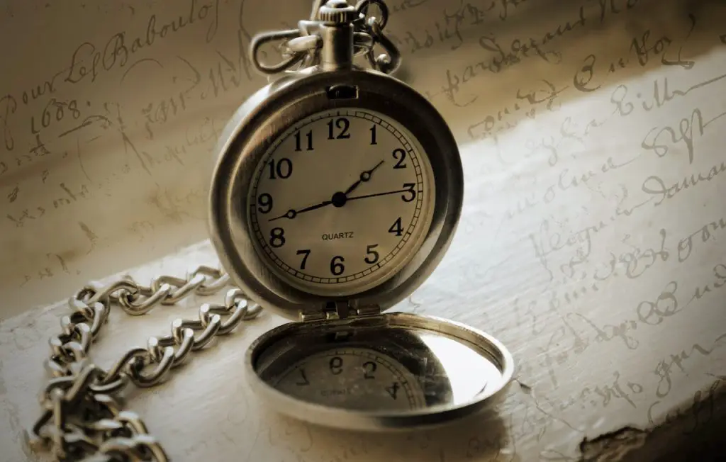 Features of Waltham Pocket Watch